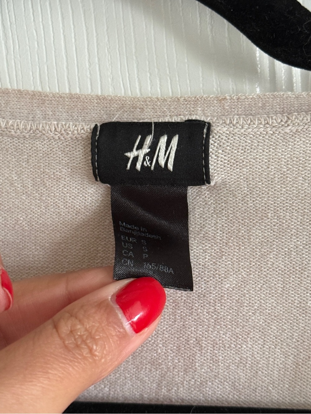 H&M Cream Button-Down V-Neck Ribbed Top - Picture 4 of 6